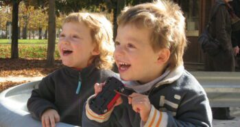 enfants en sortie halte-garderie